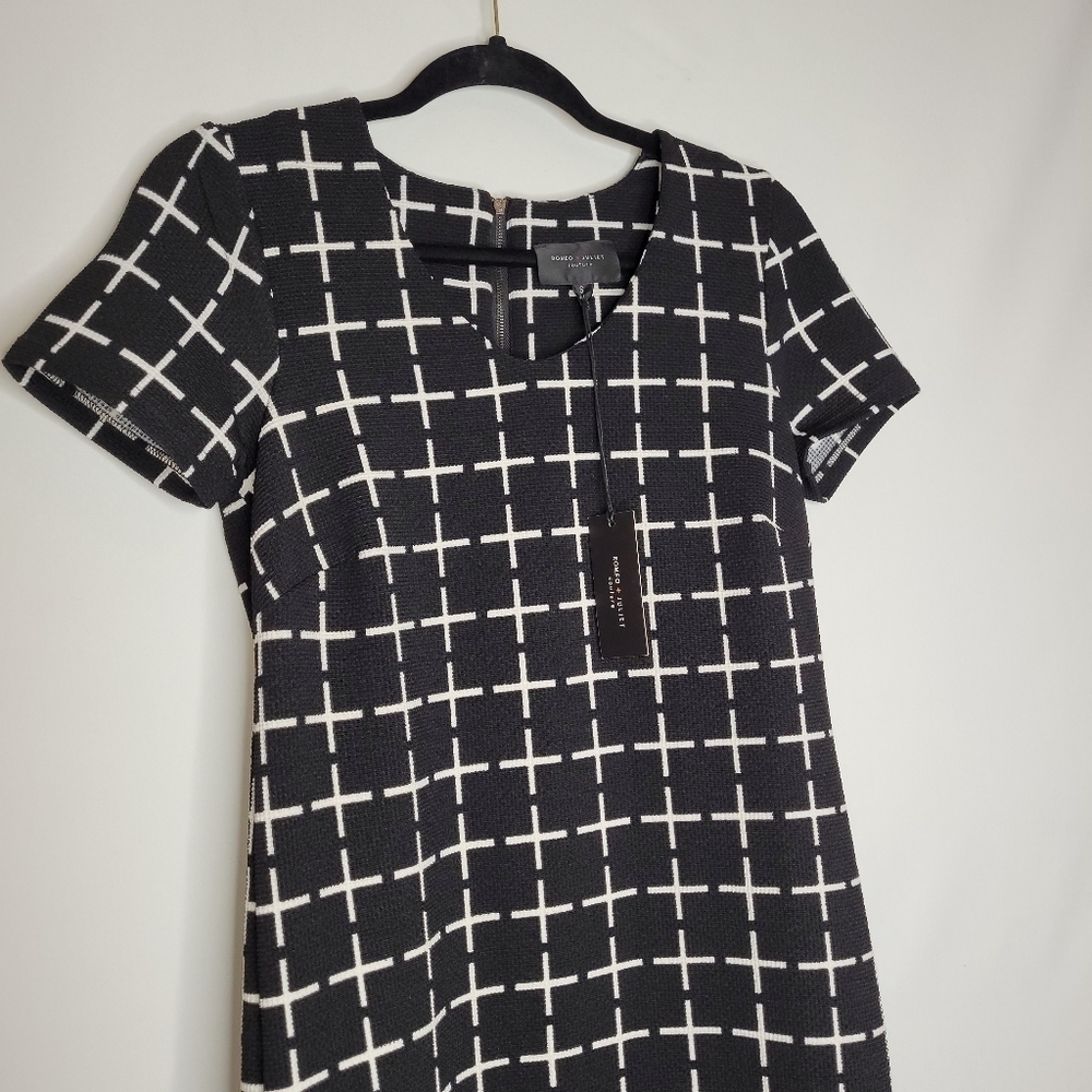 Romeo & Juliet Couture Shift Dress - Picture 7 of 14